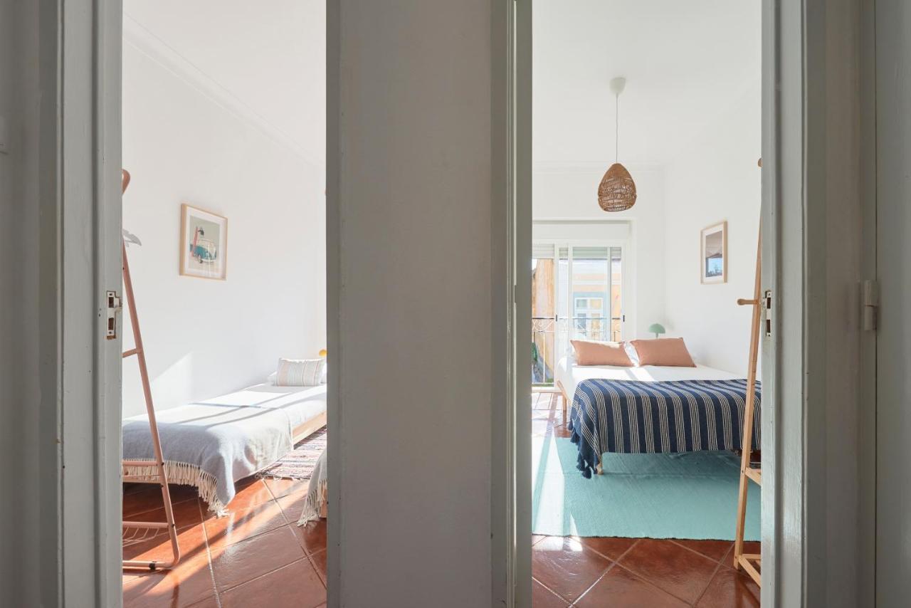 Central & Sunny 2Br Apt Near Beach, By Timecooler Setubal Exterior photo
